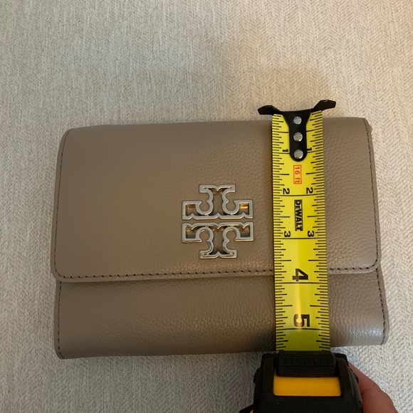 Tory Burch Britten Chain Wallet - Picture 13 of 16